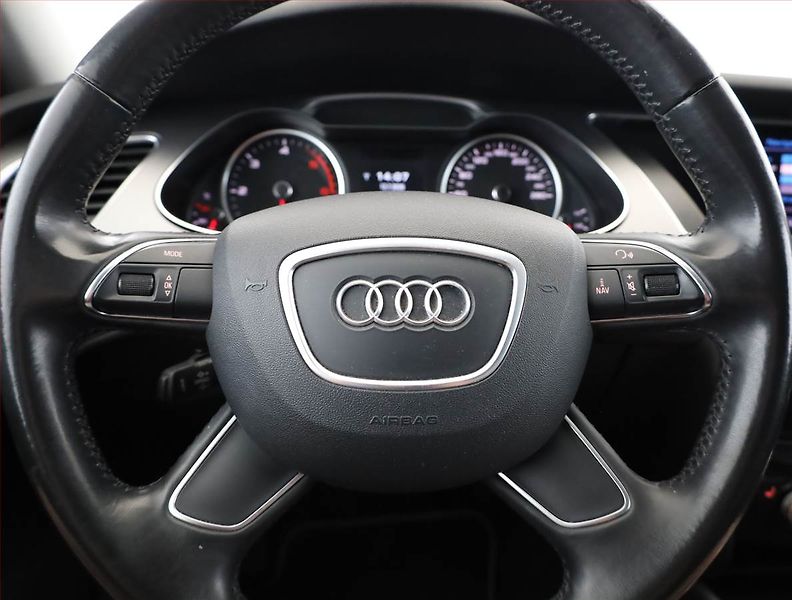 Audi A4 (2013) 2.0 TDI, 4X4, Automat, Navi - fotka 8 z 16