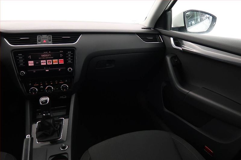 Škoda Octavia (2018) Style Plus 1.6 TDI, Tempomat - fotka 8 z 18