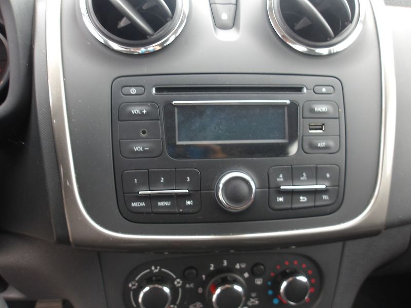 Dacia Sandero 1,0i 66kW STEPWAY  ČR NAJ.4000 - fotka 13 z 24