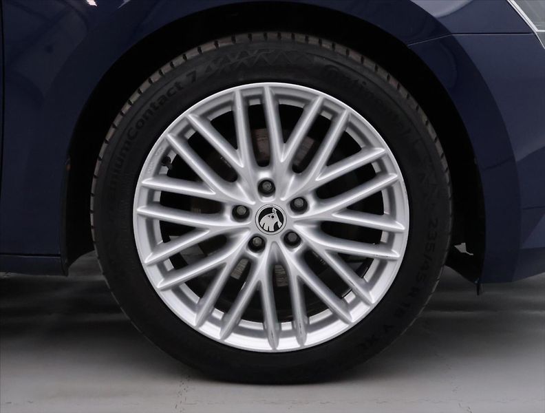Škoda Superb 2,0 TDI 110kW CZ 4x4 Xenon - fotka 23 z 30