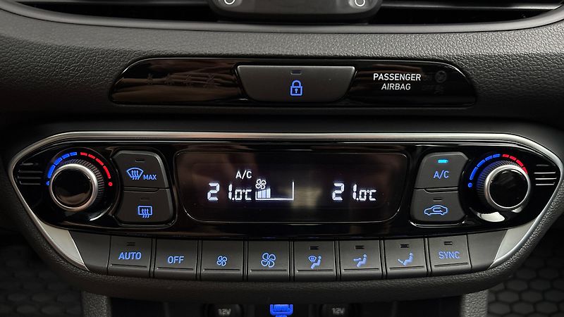 Hyundai i30 1.0 T-GDI Smart Kombi - fotka 13 z 23