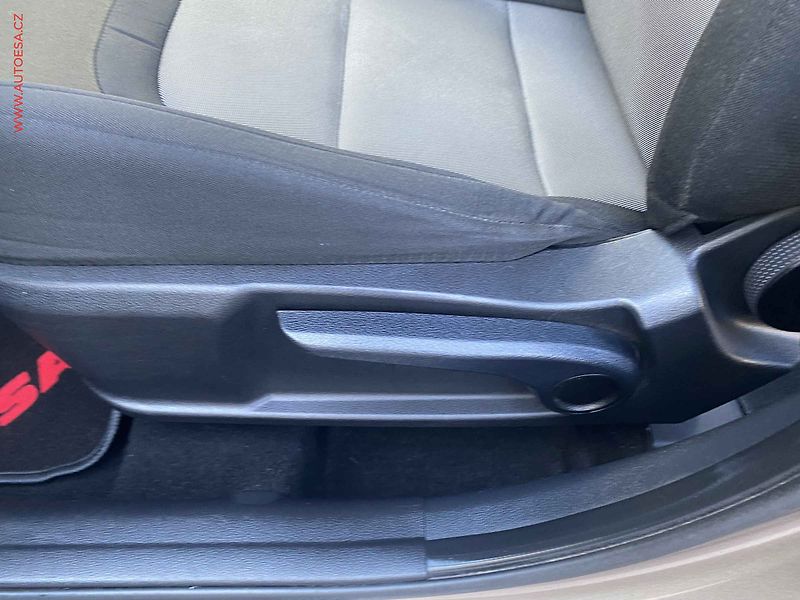 Kia Ceed (2013) 1.6 GDi, AC, TZ - fotka 14 z 16