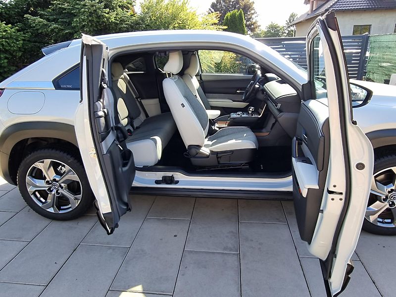 Mazda MX-30 (2021) e-SKYACTIV,MATRIX,NAVI,ZÁRUKA - fotka 23 z 41