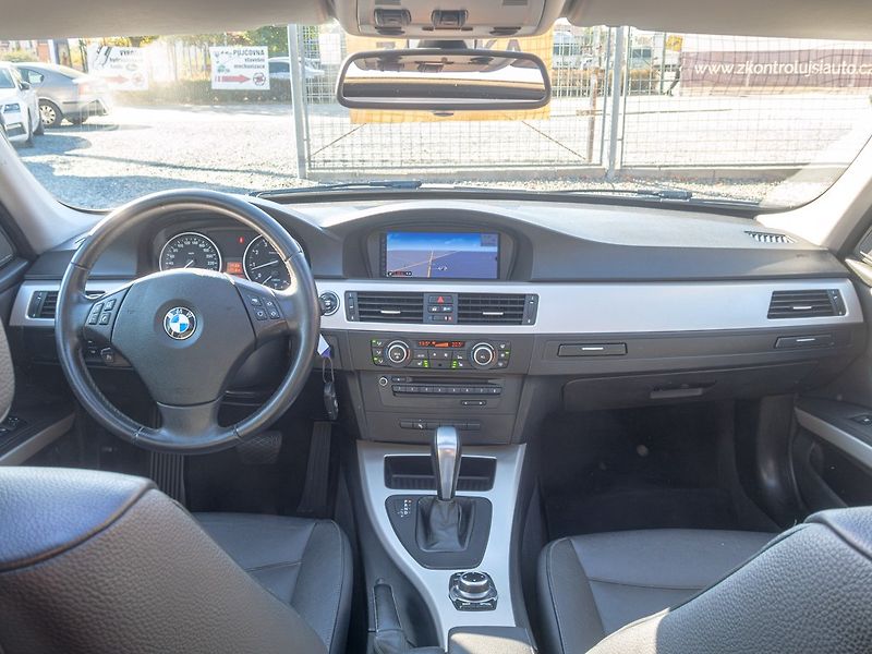 BMW Řada 3 (2011) 325i 160KW mat HK – NAVIGACE - fotka 15 z 52