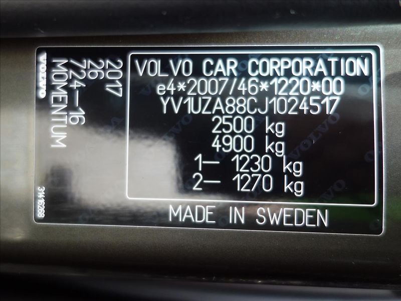 Volvo XC60 2,0 140kW 4x4 MOMENTUM - fotka 71 z 73