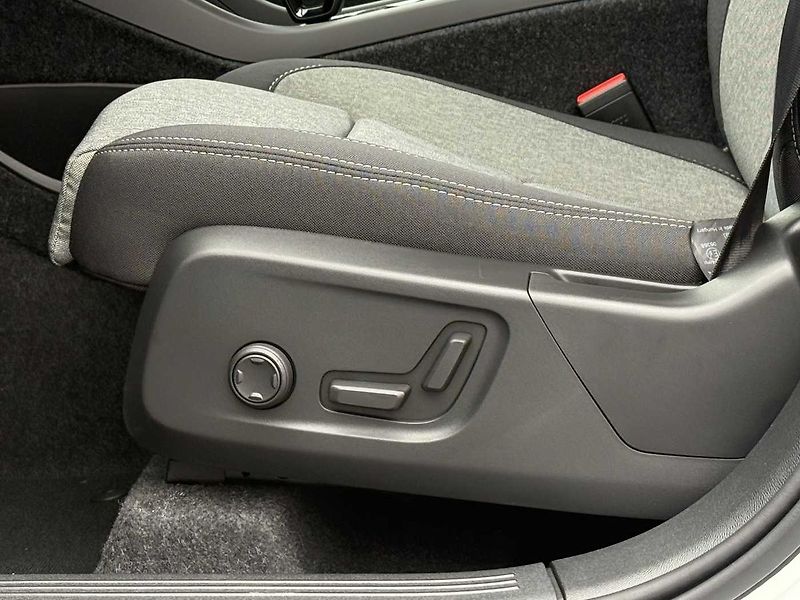 Volvo XC40 (2026) B3 FWD PLUS DARK,HARMAN KARDON - fotka 10 z 19