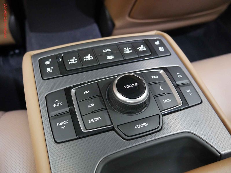 Hyundai Genesis (2017) 3.8 GDI V6 4x4, ČR, Bixen - fotka 30 z 32