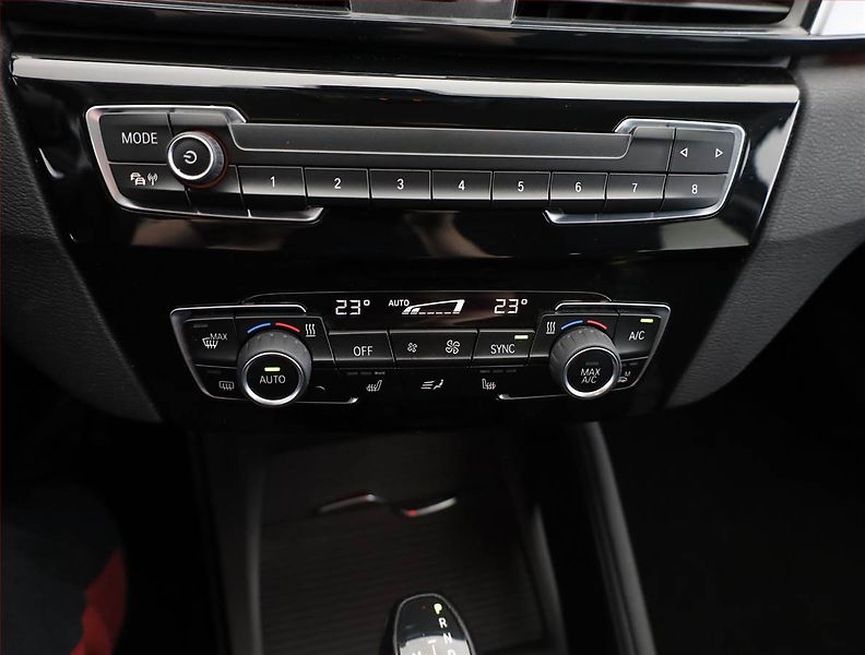 BMW X1 (2016) sDrive18d, Automat, Serv.kniha - fotka 10 z 20