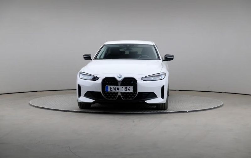 BMW i4 eDrive40 GC Kamera Auto. Park. - fotka 3 z 23
