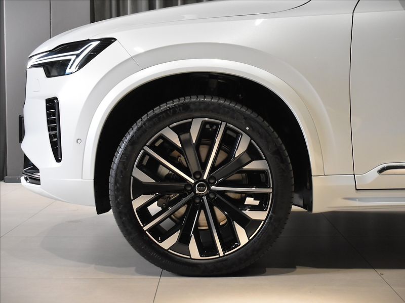 Volvo XC90 (2026) 2,0 B5  Ultra Bright - fotka 7 z 46