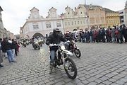 Štědrodenní motorkářská vyjížďka se srazem na Karlově náměstí v Kolíně.