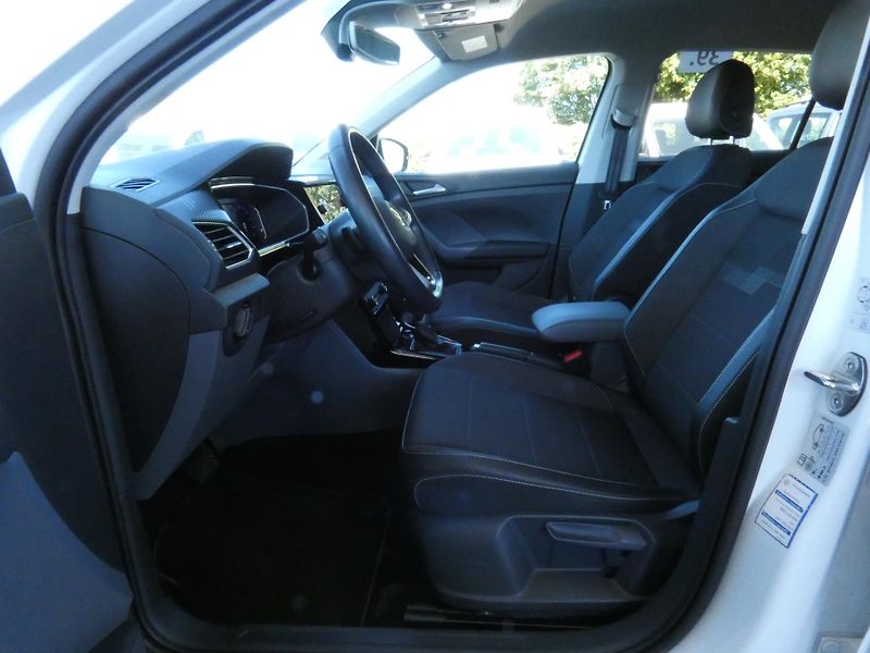 Volkswagen T-Cross R-Line 1,0 TSI DSG - fotka 17 z 29