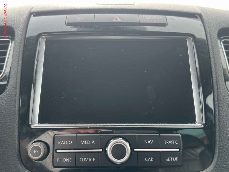 Volkswagen Touareg (2011) 3.0 TDi 4x4, AT, navi, bixen - fotka 15 z 22