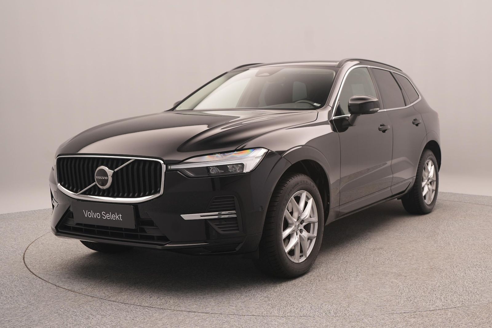Volvo XC60 B5 AWD CORE REZERVACE