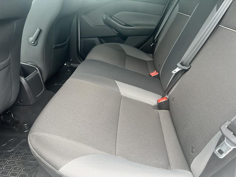 Ford Focus 1.6i KLIMATIZACE NAVI ALU KOLA - fotka 26 z 42