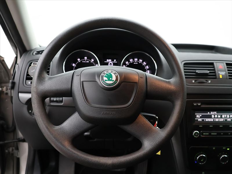 Škoda Yeti 1,4 TSI 90kW DSG Ambition - fotka 17 z 33