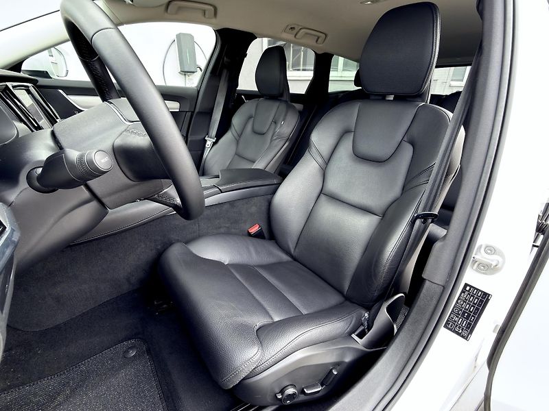 Volvo V90 CC B5 AWD (benzín) //REZERVACE - fotka 13 z 46