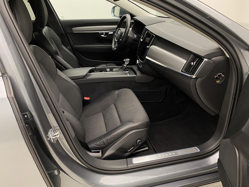 Volvo V90 D4 AWD MOMENTUM AUT  - fotka 23 z 48