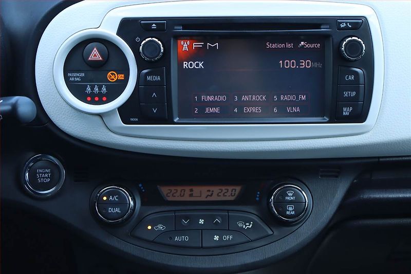 Toyota Yaris (2014) 1.33 Dual VVT-i, Tempomat - fotka 12 z 22