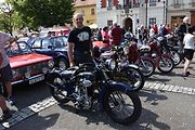 Ze startu XIV. Slánského okruhu - průjezd Londou.