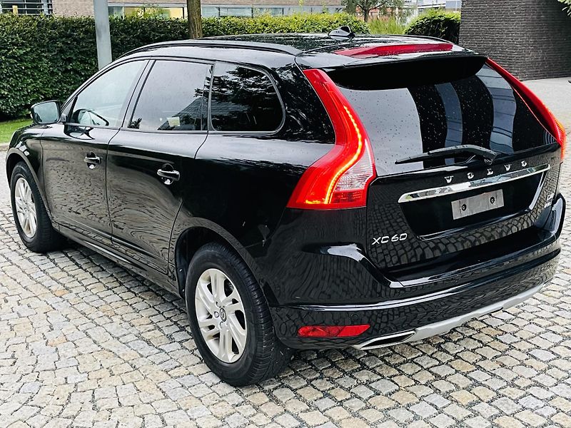 Volvo XC60 2.4D 4x4 AUT SERVISKA TAŽNÉ - fotka 16 z 43