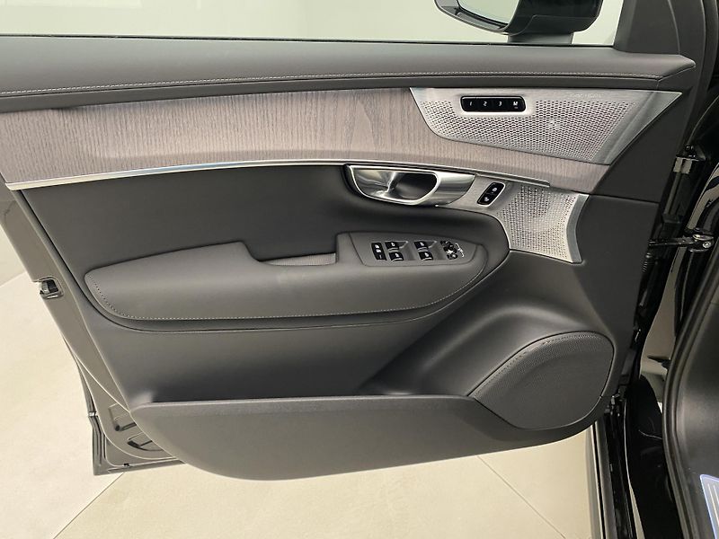 Volvo XC90 (2026) T8 AWD RECHARGE DARK ULTRA - fotka 7 z 68