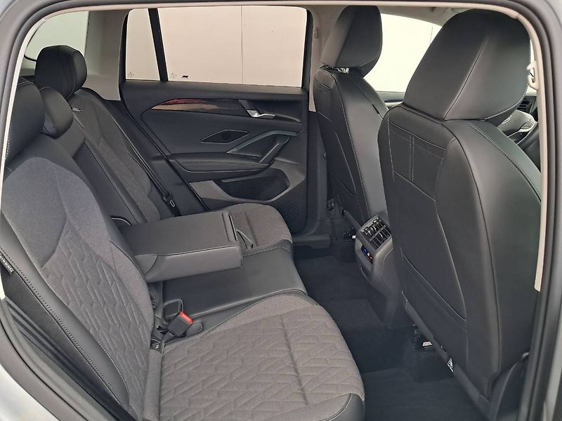 Volkswagen Tiguan (2024) LIFE 2.0 TDI / 110 kW DSG7 Peo - fotka 22 z 31