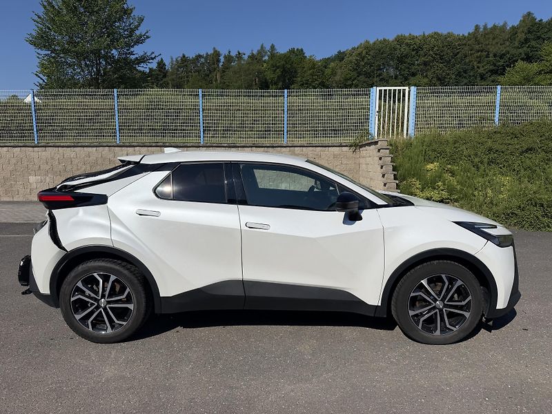 Toyota C-HR 1,8i hybrid automat navigace - fotka 2 z 21