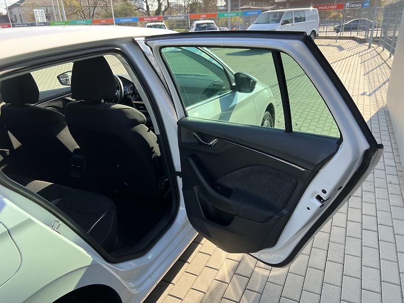 Škoda Scala (2023) 1.0TSi 81kW STYLE - fotka 32 z 40