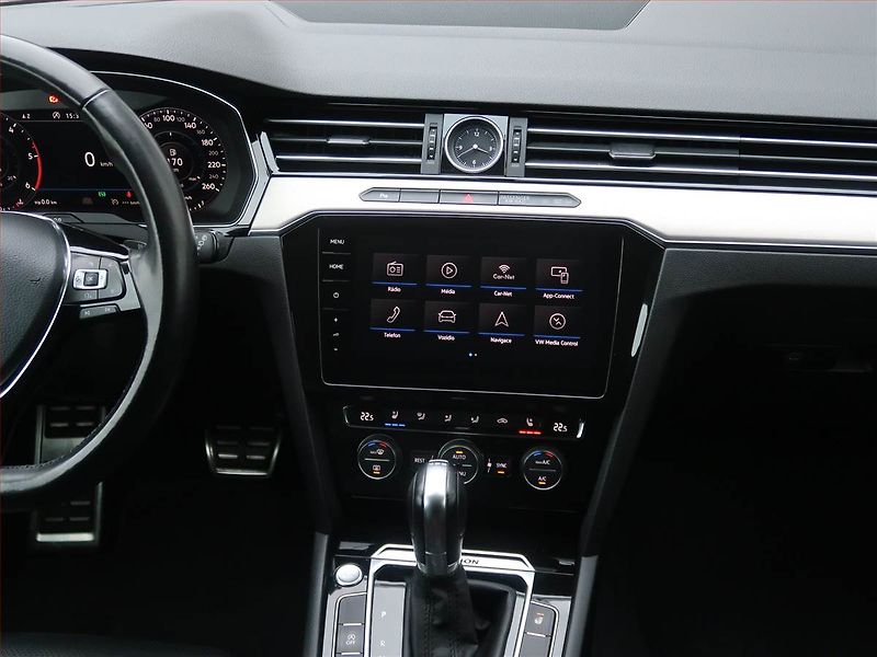 Volkswagen Passat (2018) 2.0 TDI, 4X4, Automat, Kůže - fotka 12 z 28
