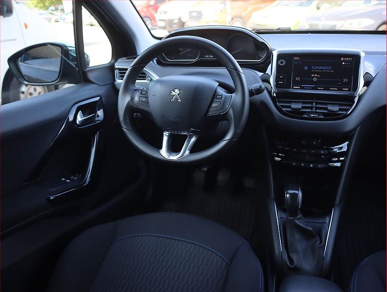 Peugeot 208 (2017) Allure 1.2 PureTech - fotka 7 z 18