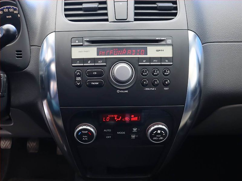 Suzuki SX4 (2010) 1.6 VVT, Serv.kniha, po STK - fotka 12 z 16