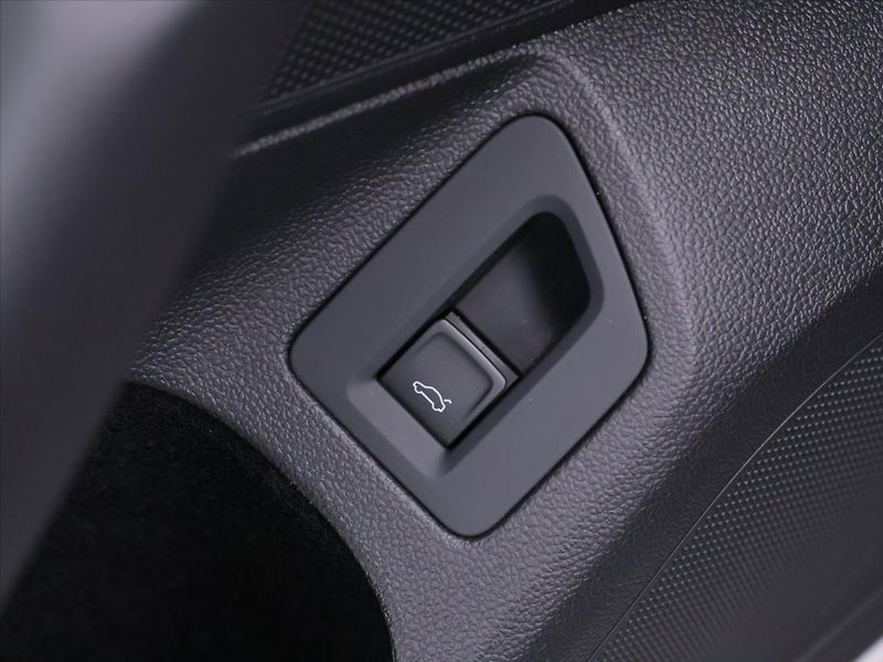 Volkswagen Passat 2,0 TDI 147kW DSG Matrix DPH - fotka 16 z 35