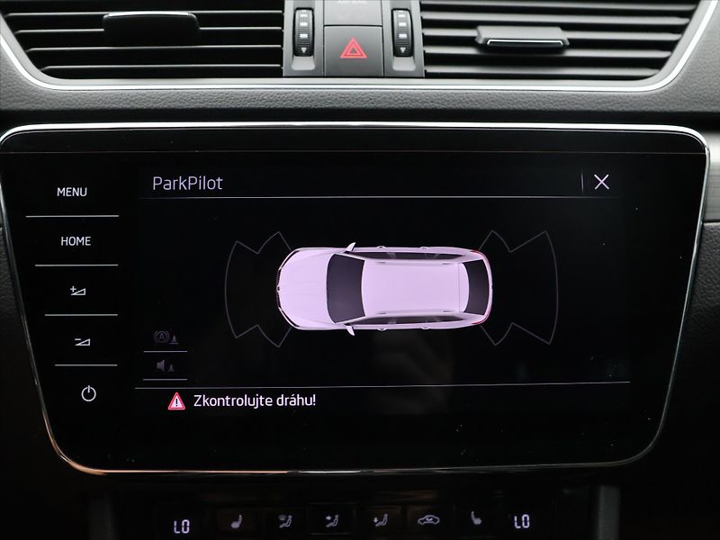 Škoda Superb 2,0 TDI DSG Style - fotka 25 z 36