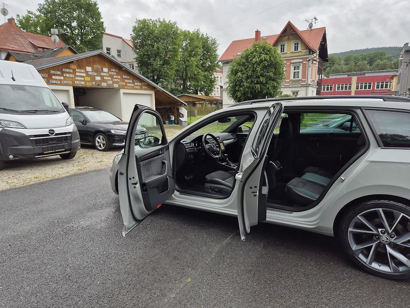 Škoda Superb Combi SPORTLINE 147kw DSG 19AL - fotka 13 z 49