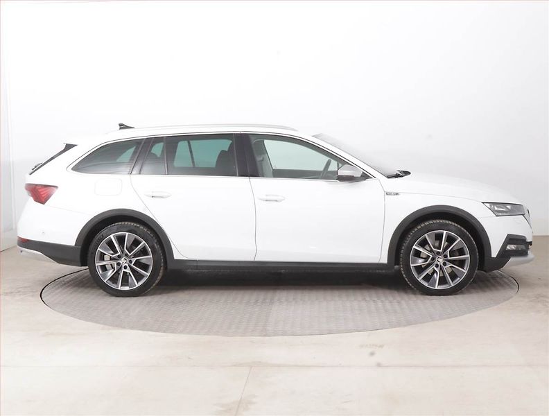 Škoda Octavia (2022) Scout 2.0 TDI - fotka 6 z 17