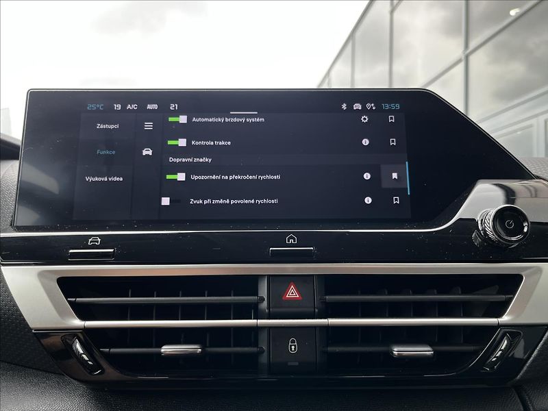 Citroën C4 1,2   MAX EAT8 - fotka 18 z 23