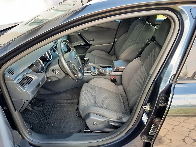 Peugeot 508 SW 1,6 THP 156k M6 - fotka 13 z 22