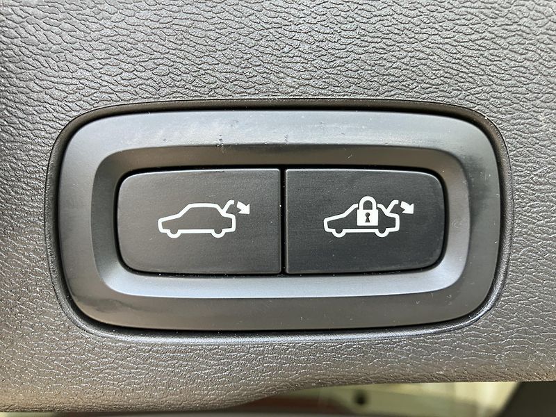 Volvo XC60 B4 AWD Inscription AT8, ČR - fotka 11 z 41