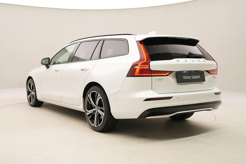 Volvo V60 B4 DARK PLUS AUT  - fotka 11 z 59