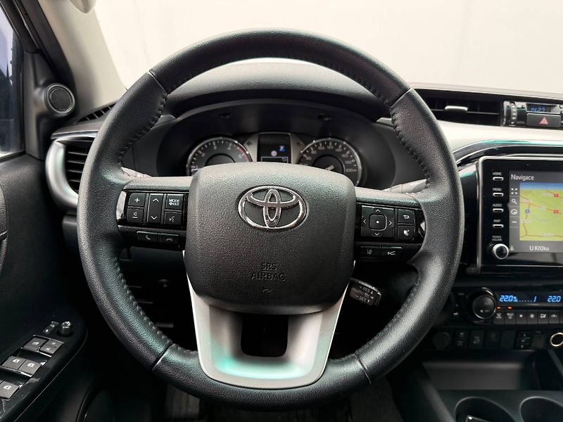 Toyota Hilux (2024) 2.8 D-4D 150 kW Executive 4x4 - fotka 10 z 25