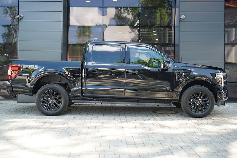 Ford F-150 (2026) Lariat 5,0 298 kW - fotka 6 z 56