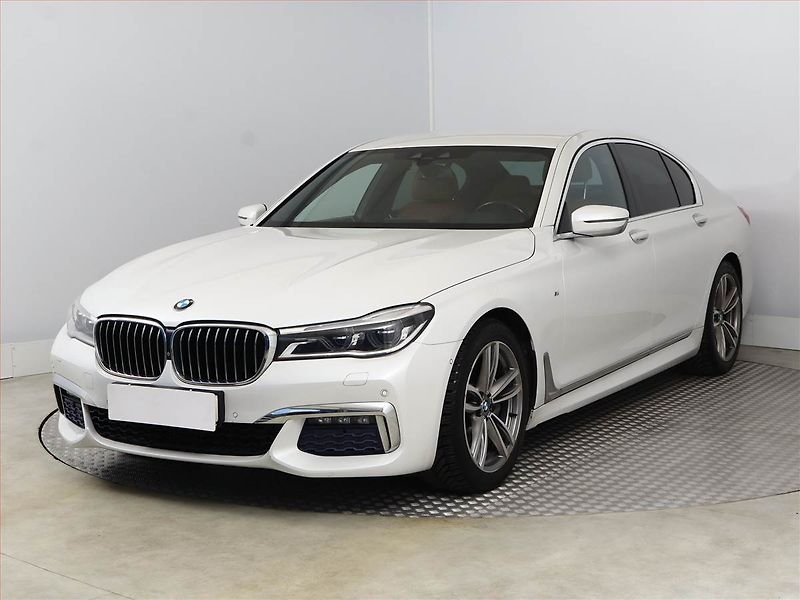 BMW Řada 7 (2019) M Paket 730d - fotka 2 z 22