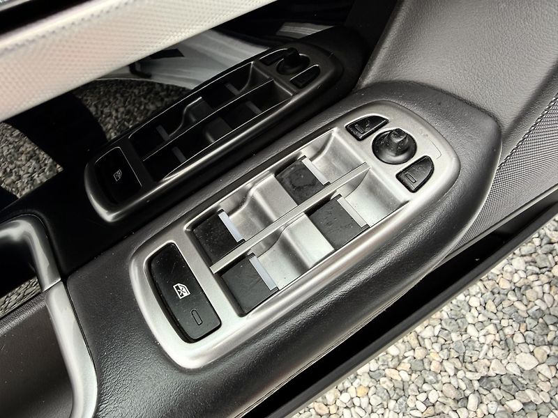 Jaguar XF 3,0 V6 Sportbrake REZERVACE - fotka 20 z 37