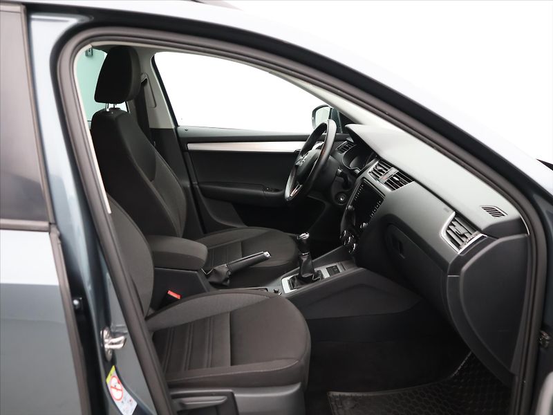Škoda Octavia 1,6 TDI 85kW Ambition - fotka 12 z 32