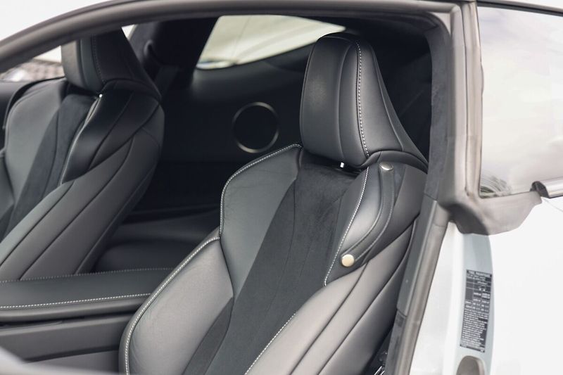 Lexus LC 500 500 BESPOKE - fotka 13 z 32