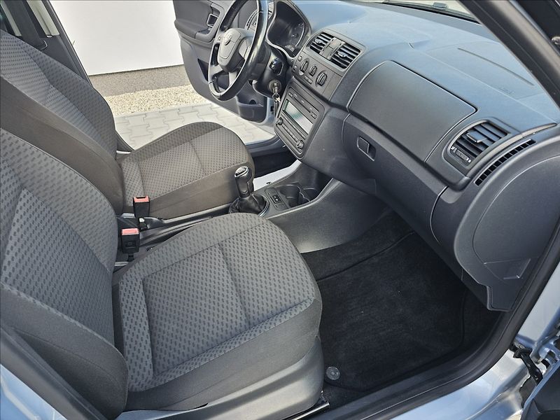 Škoda Fabia II 1,2TSi 77KW Ambiente - fotka 29 z 42