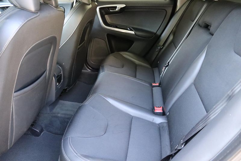 Volvo XC60 D4 2.0 133kW AT DPH - fotka 38 z 50