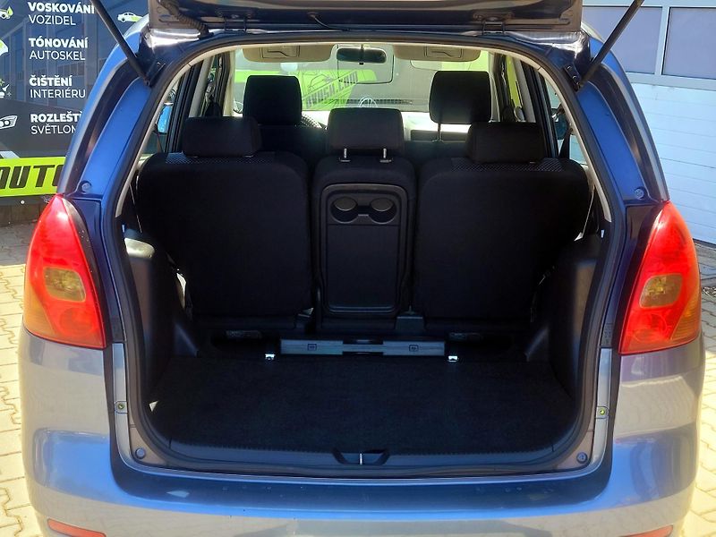 Toyota Corolla Verso 2,0 D-4d AUT.KLIMATIZACE - fotka 13 z 43