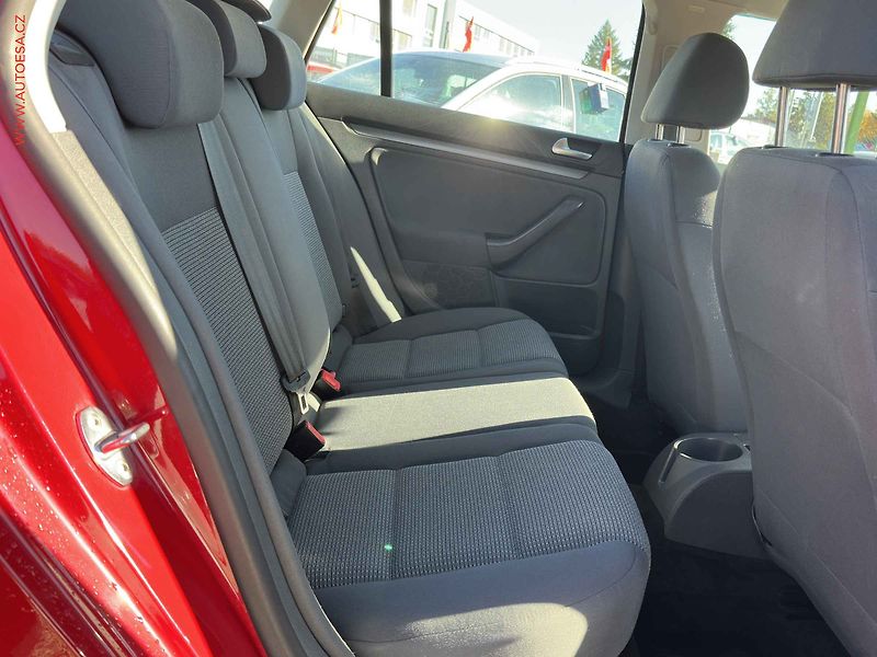 Volkswagen Golf (2009) 1.4i, 1.maj, AC - fotka 12 z 17